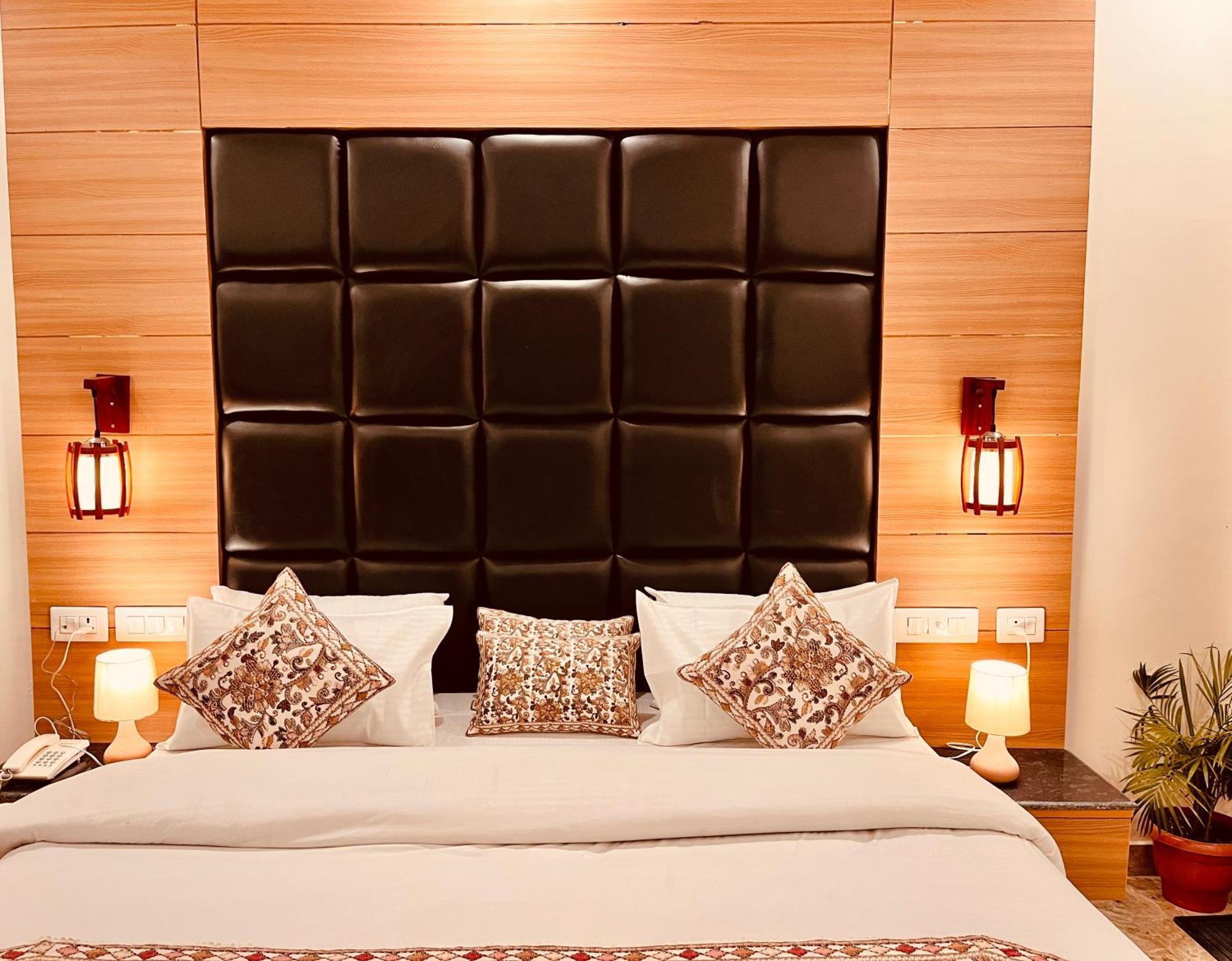 Hotel Classic Crown - #Scenic Mountain View #Open Terrace #Parking #Premium Rooms With Balcony #Guest Preferred #Best Selling Hotel In Masuri Exterior foto