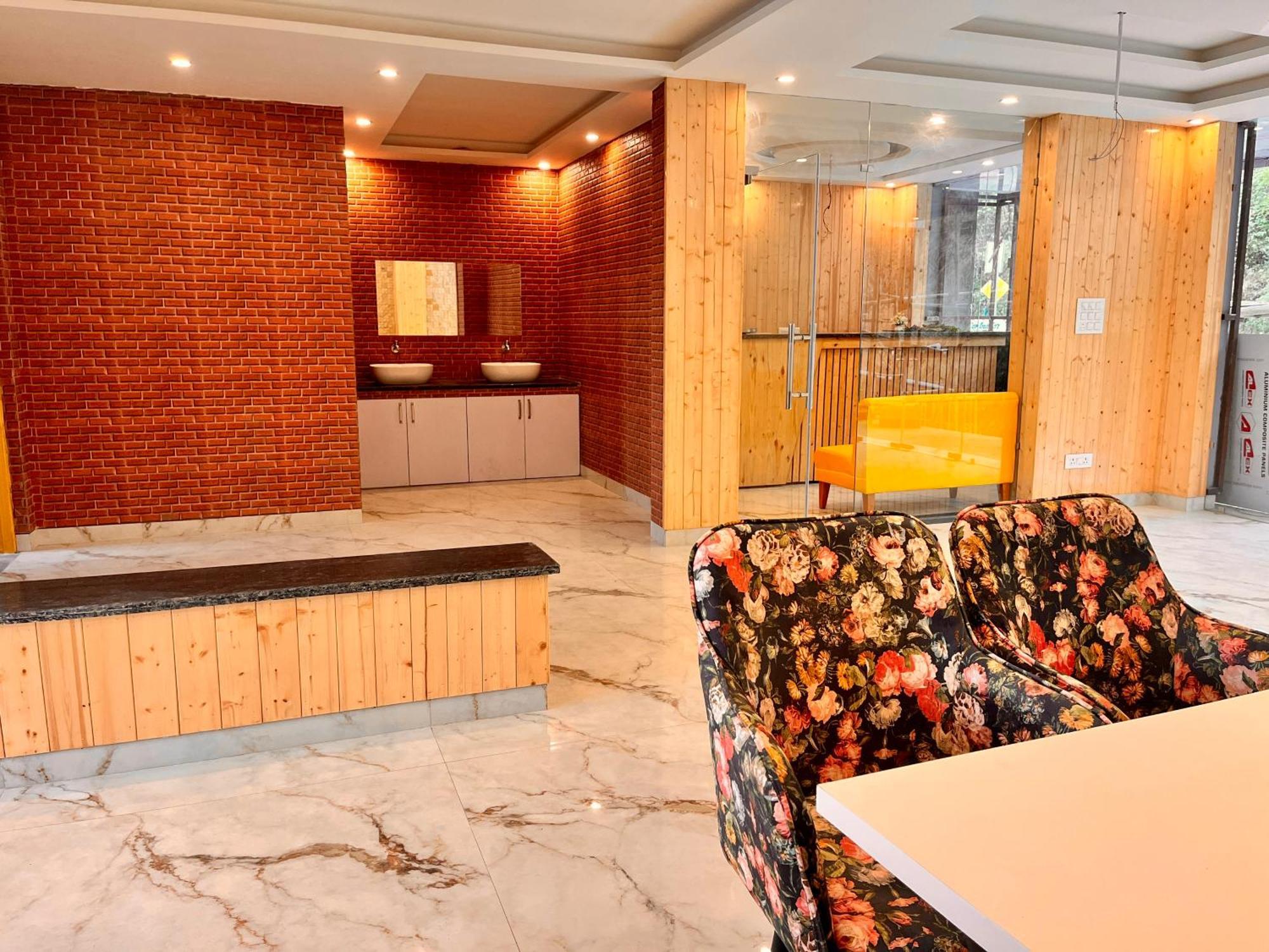 Hotel Classic Crown - #Scenic Mountain View #Open Terrace #Parking #Premium Rooms With Balcony #Guest Preferred #Best Selling Hotel In Masuri Exterior foto